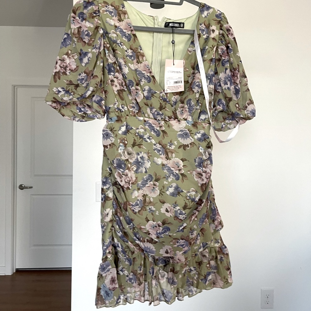 NWT Missguided Green Floral Ruffle Hem Mini Dress- size US 4